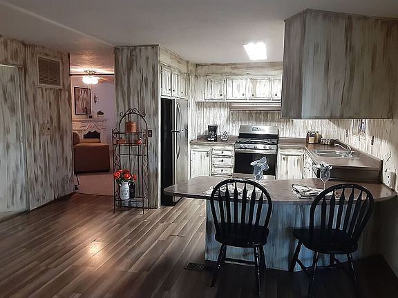2nd image of 210 N Stardust Ln