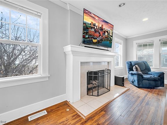 5th image of 323 E 323rd St