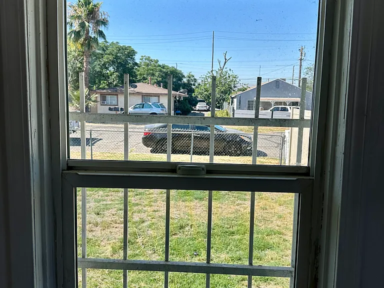 24730 E Court St — Photo 9