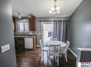 9002 Quest St, Omaha, NE 68122