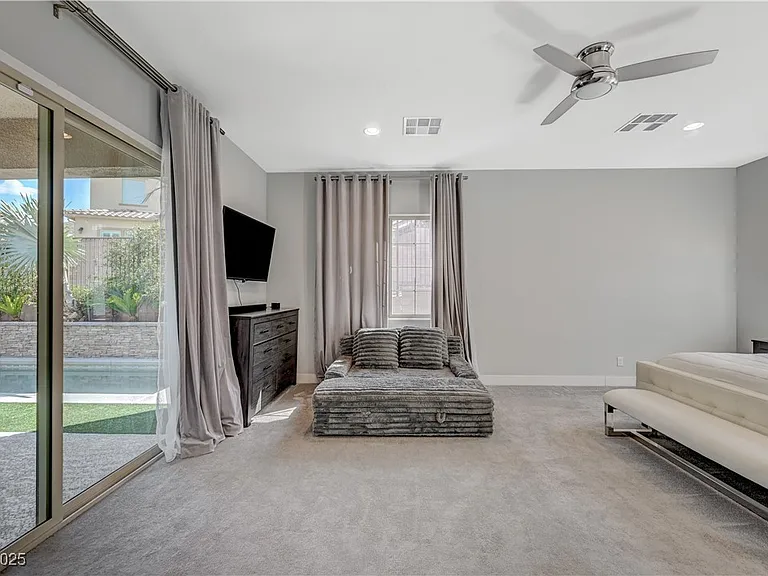 3943 Reyes Ave — Photo 39