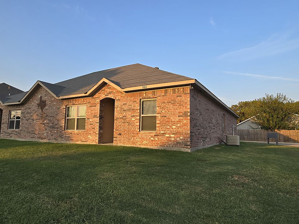 200 N Denton - Corner unit with rear entry 2 car garage