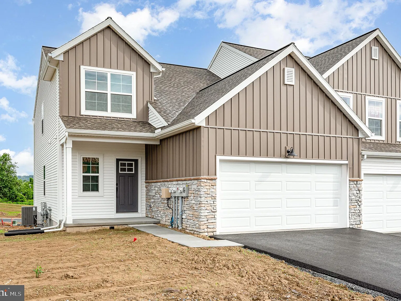 3 bed, 2.5 bath, 2108 sqft, $2,455 — Photo 3