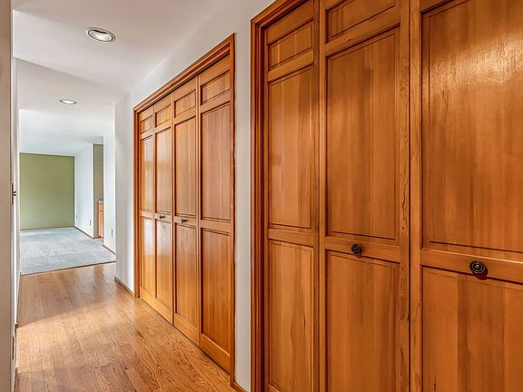 3rd image of 2101 Nob Hill Ave N APT 1A