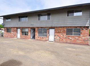 587 W Berdine St APT 2, Roseburg, OR