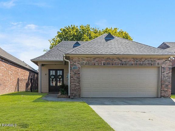 2nd image of 118 Oakbend Dr