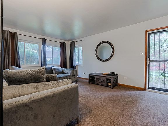5th image of 15600 Rose Dr