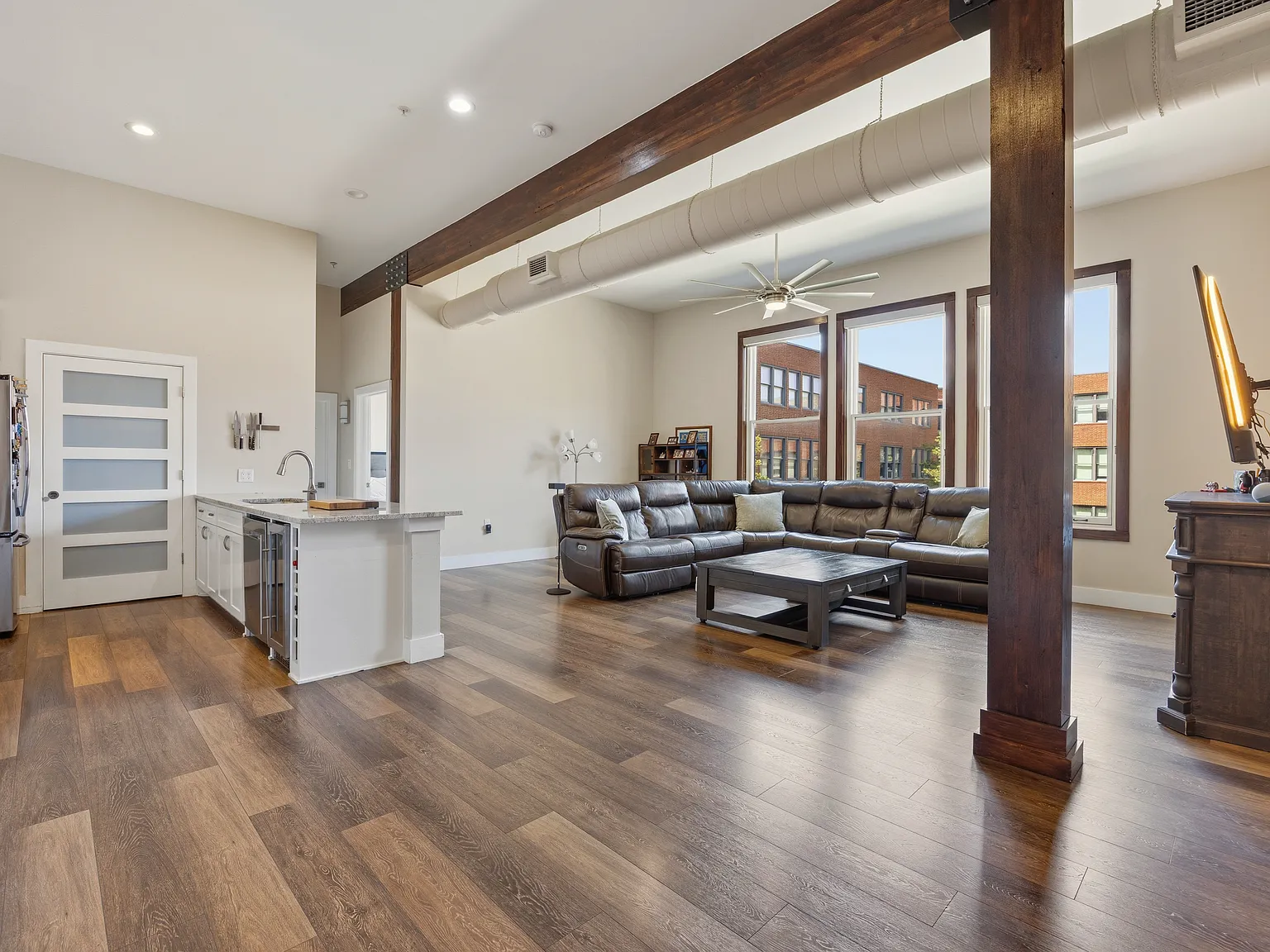 2 bed, 1398 sqft, $2,800 — Photo 2