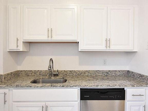 2nd image of 4848 Broadway APT 3A