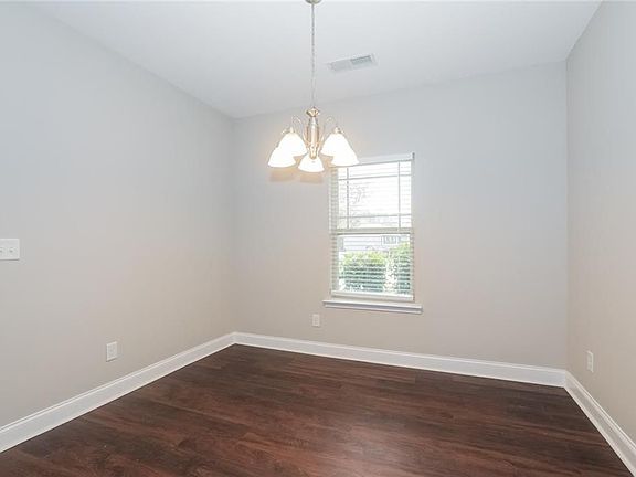3rd image of 600 Stevens Pl