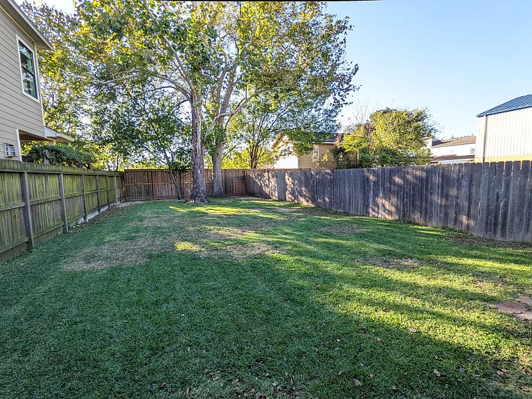 719 Herkimer St — Photo 3