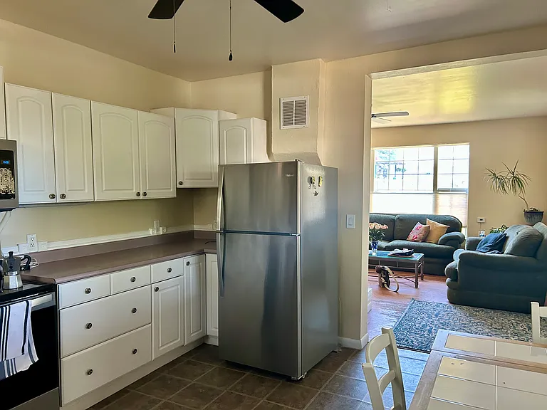 332 Howard St — Photo 13