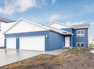 6016 80th Ave S, Horace, ND