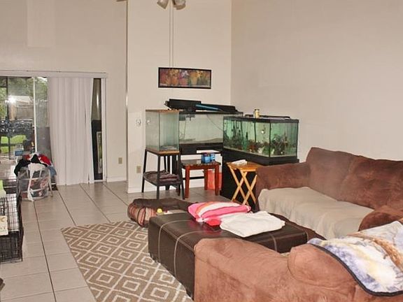 4th image of 709 Heather Glen Cir