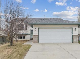 10 NW Bow Ridge Ln, Cochrane, AB T4C1T6