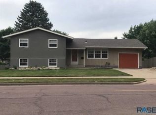 905 E 38th St, Sioux Falls, SD 57105