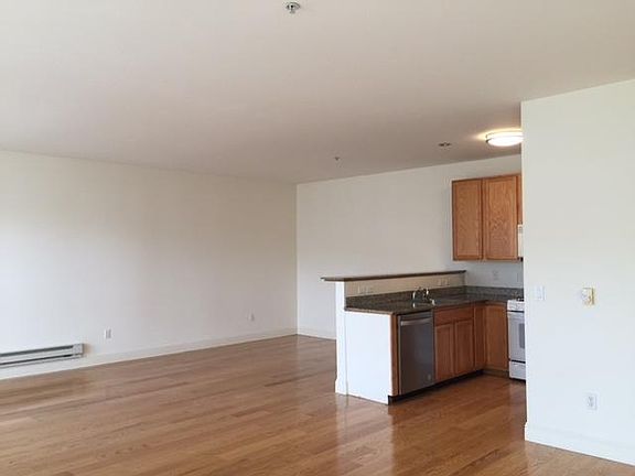 3rd image of 118 Wood St APT 303