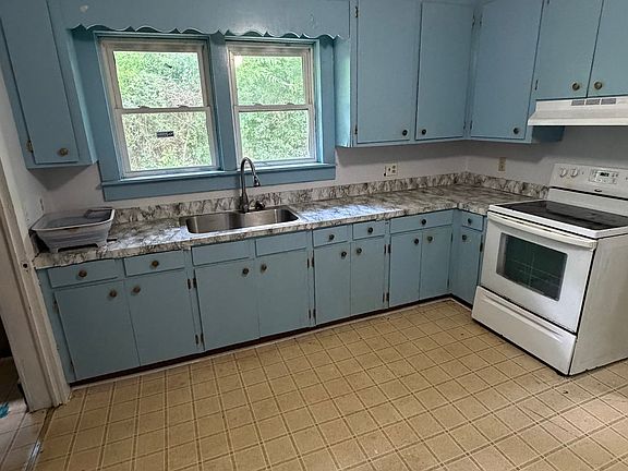 3rd image of 915 Gilder St