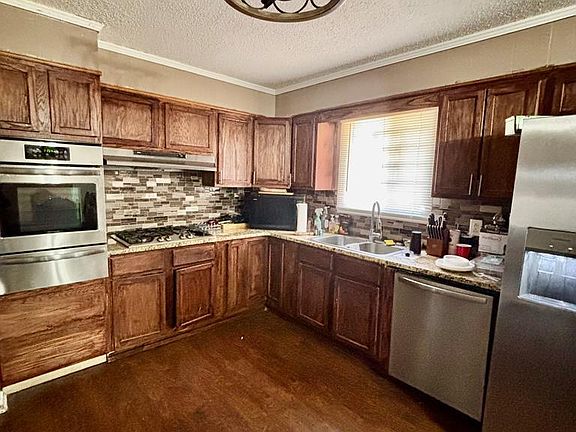 3rd image of 184 Iris St