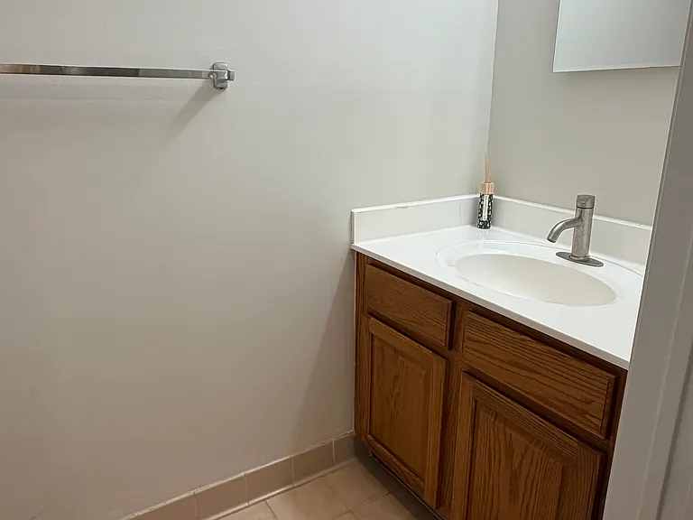 56 Foxwood Sq N — Photo 8