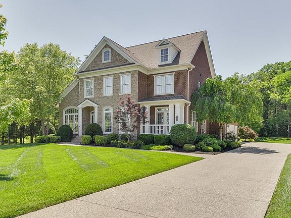4th image of 2537 Benington Pl