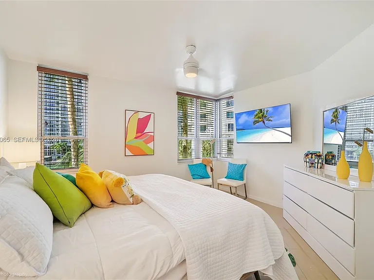 701 Brickell Key Blvd #404 — Photo 7