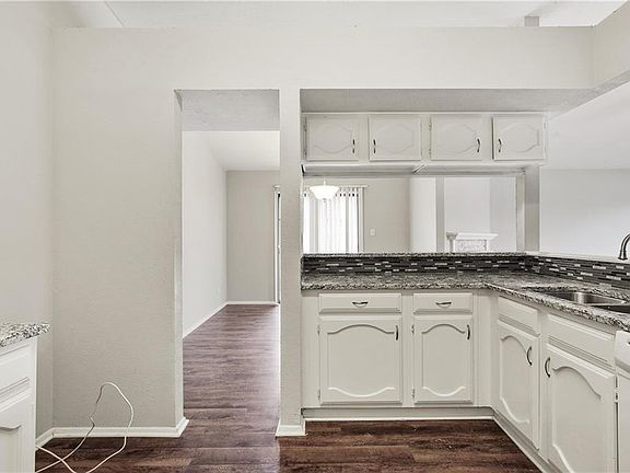 4th image of 2703 Carter Dr