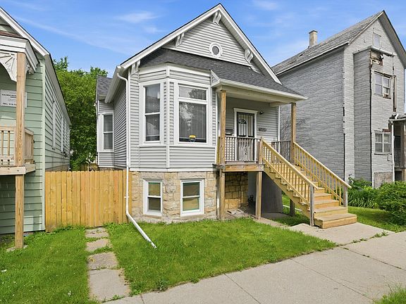3rd image of 7828 S Escanaba Ave