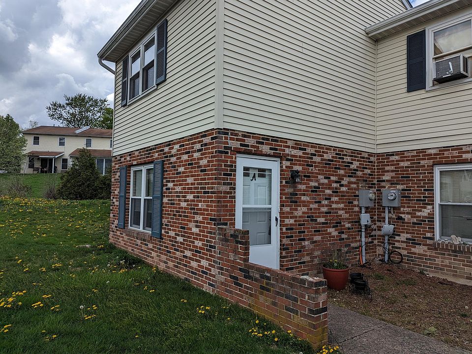1st image of 1308 Parkridge Ct APT A