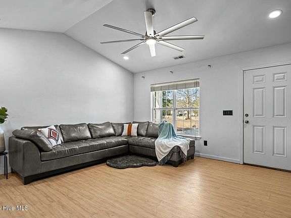 5th image of 8614 Heirloom Drive NE