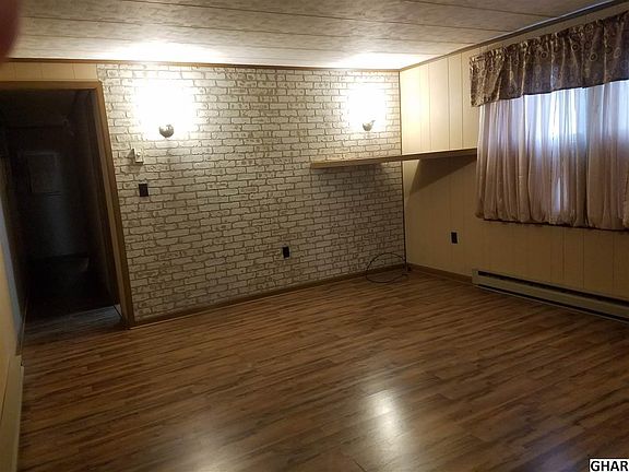 4th image of 53 Carol Ann Dr