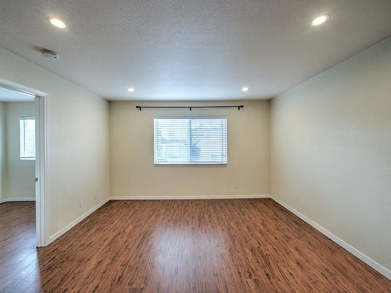 530 24th Street — Photo 13