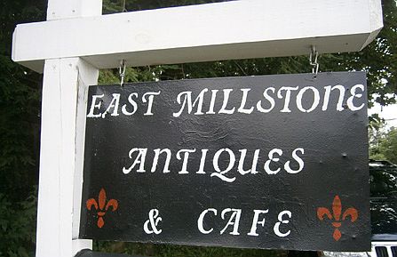 CAFE & ANTIQUES