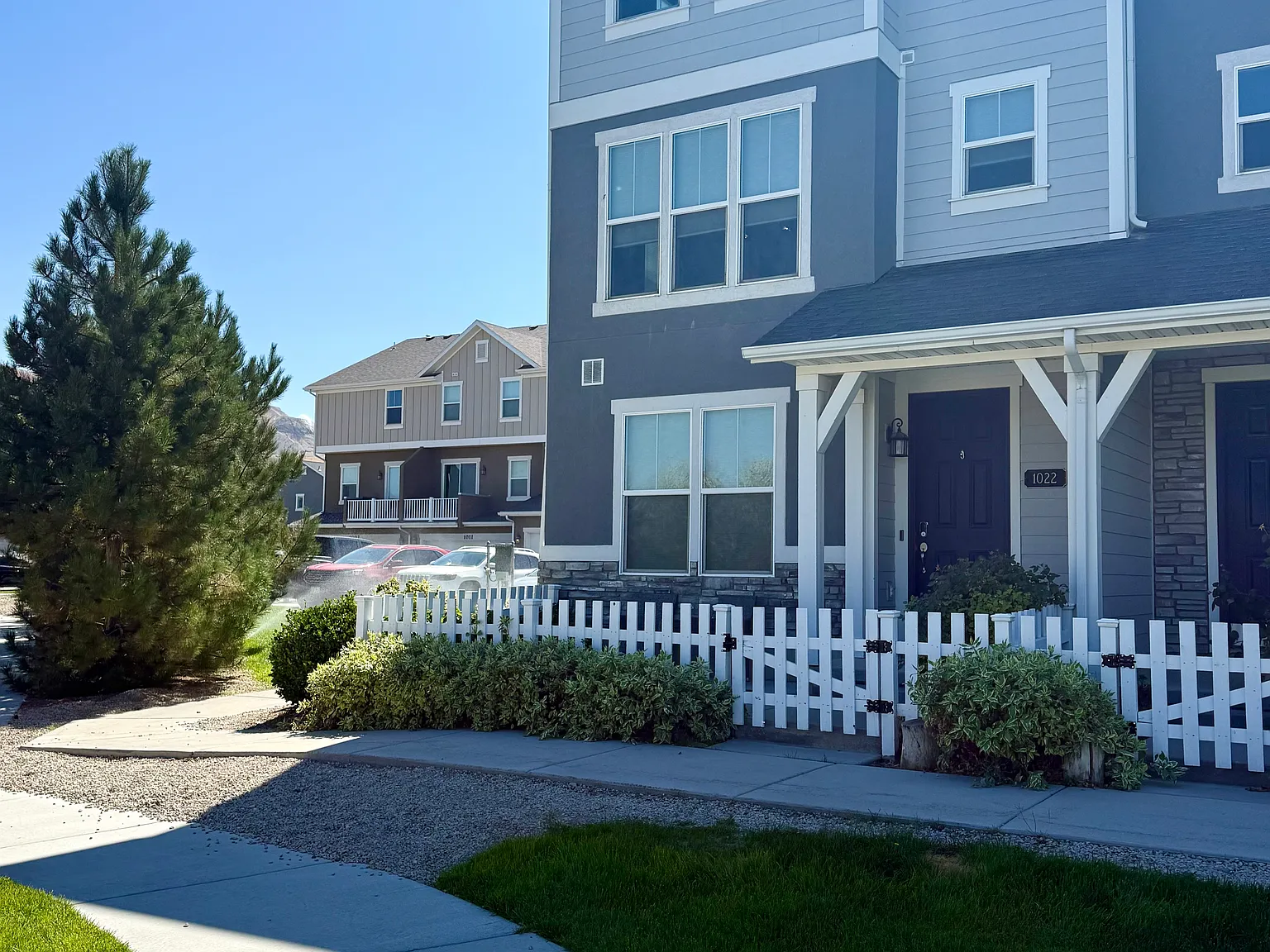 4 bed, 1960 sqft, $2,350 — Photo 3