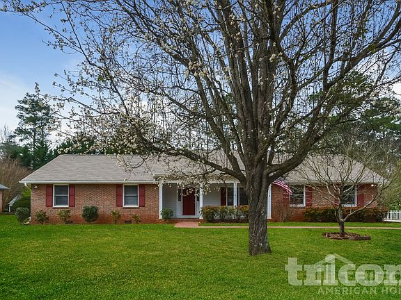 2nd image of 2815 Club Forest Dr SE