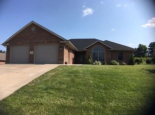 145 Lindenwood Pl, Holts Summit, MO 65043