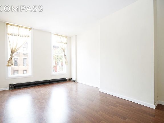5th image of 215 Lee Ave