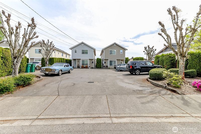 2nd image of 10426 17th Avenue SW #10426