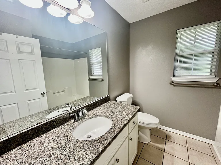 1232 Greystone Ln — Photo 33