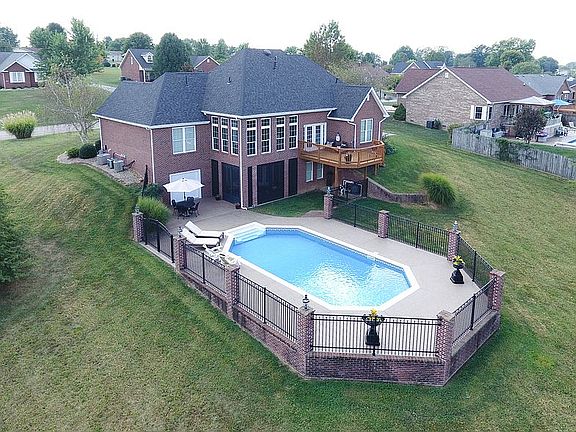 3rd image of 119 Hunter Run Dr