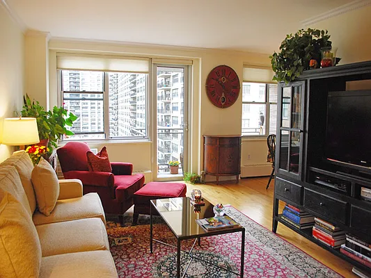 Sold by Sotheby's International Realty | media 4