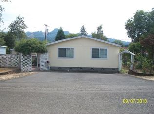 522 W 2nd Ave, Sutherlin, OR 97479