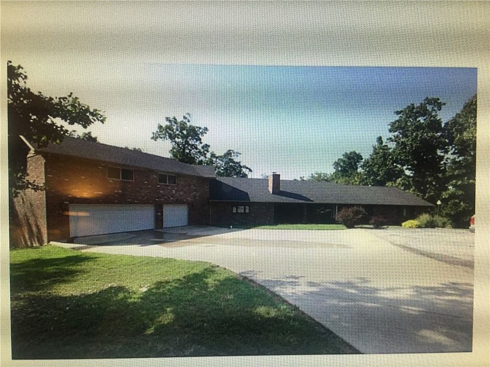 1st image of 1 N Kenwood Ln
