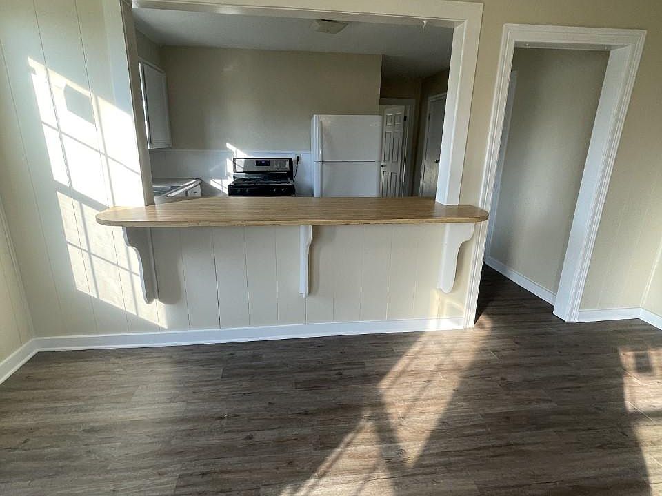 2nd image of 3230 Cleveland Ave #1