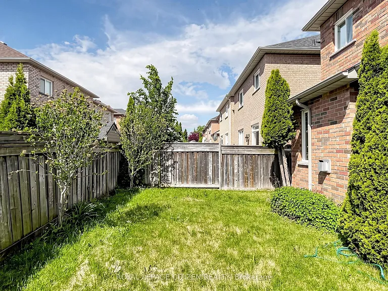 23 Planter Cres #UPPER — Photo 16