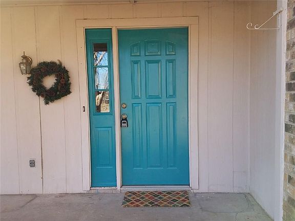 2nd image of 2202 Meadow Ln