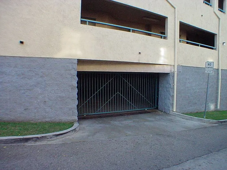 215 E Hyde Park Blvd — Photo 8