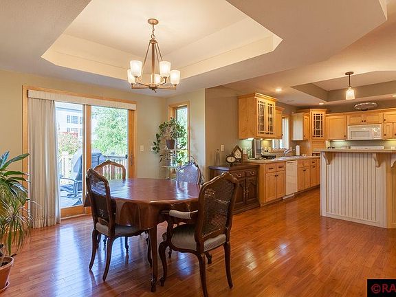 3rd image of 413 Southbrook Cir