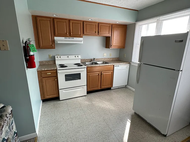 888 Wayne Ave #10 — Photo 1