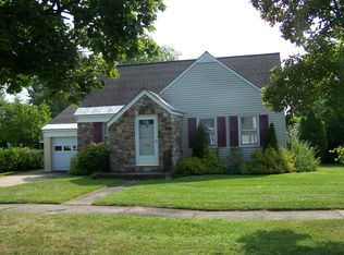 1225 Greenview Dr, Utica, NY 13501